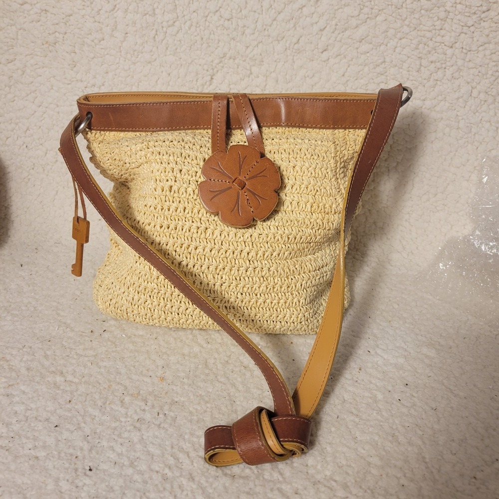 Fossil Straw Crossbody Bag Woven Raffia Leather Trim Flower Charm Boho Purse